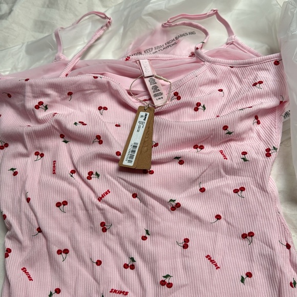 Skims cherry blossom onesie size large - Picture 8 of 9